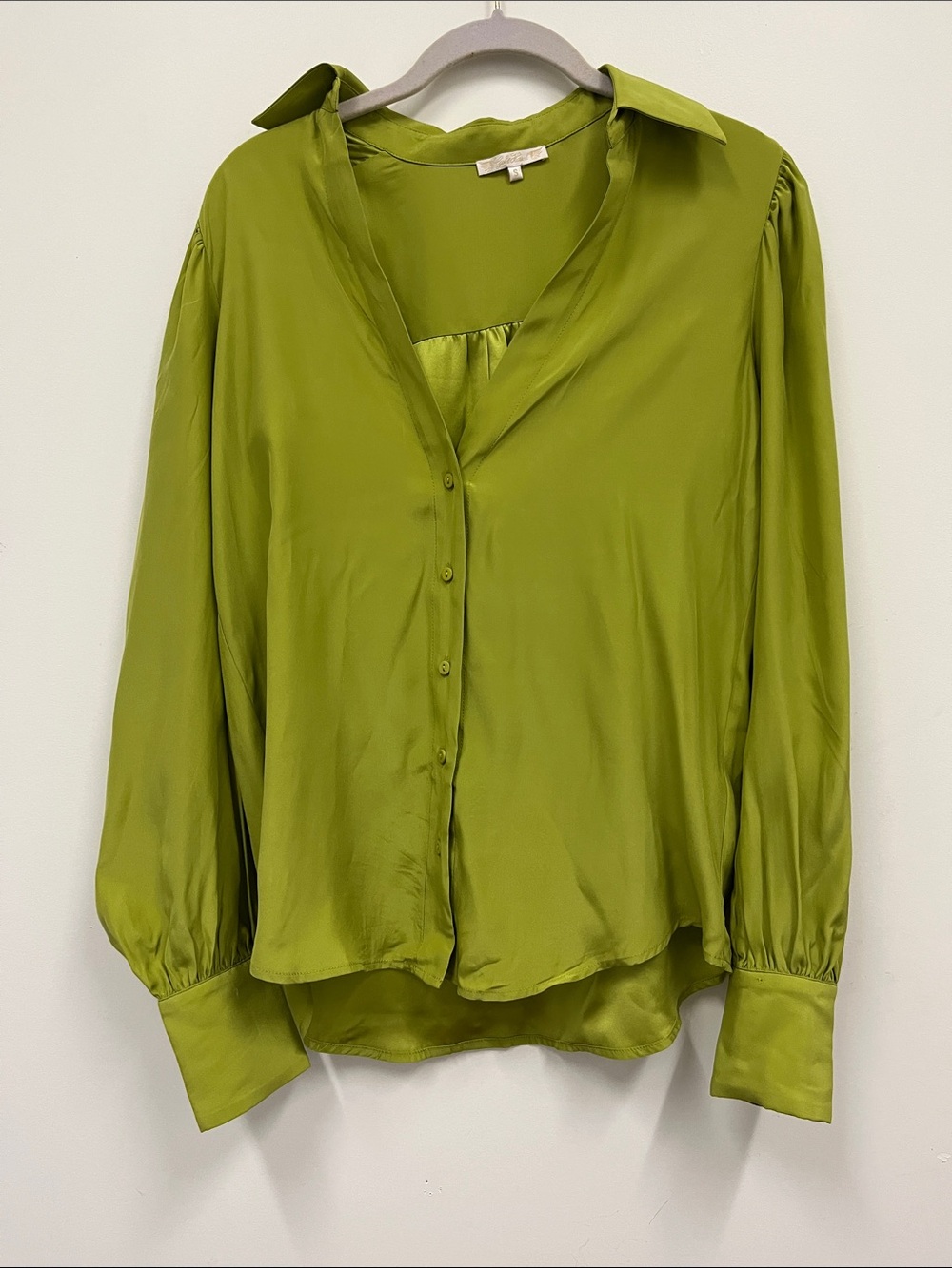 Gold Hawk 100% silk  Olive Green Button-Front Women’s Blouse size S